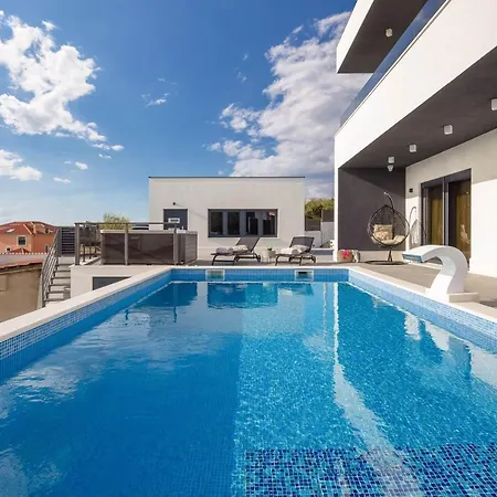 Villa Hilltop - Jacuzzi, Pool, Sauna *