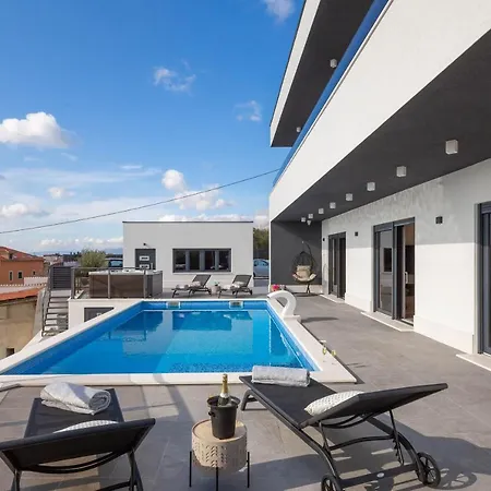Hilltop - Jacuzzi, Pool, Sauna